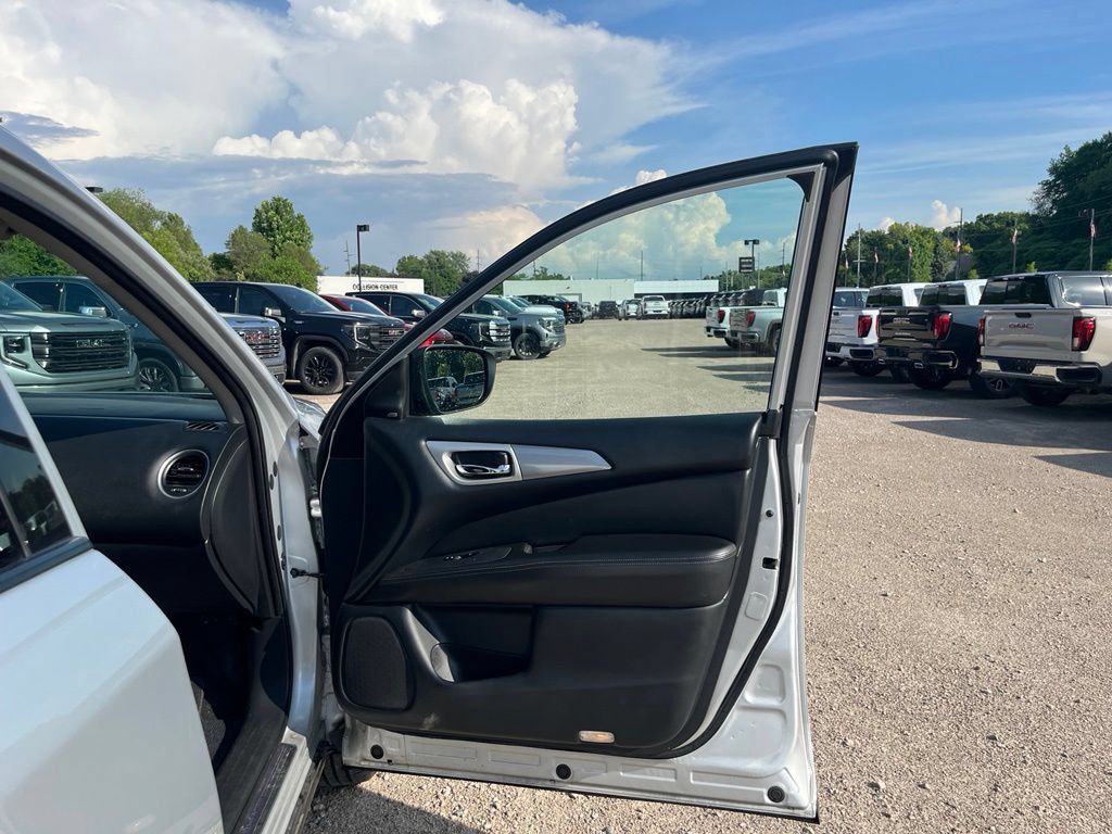 Used 2020 Nissan Pathfinder SL FWD image 36