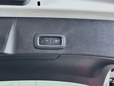 Used 2023 Volvo XC40 B5 Ultimate w/ Protection Package Premier AWD/4WD image 30