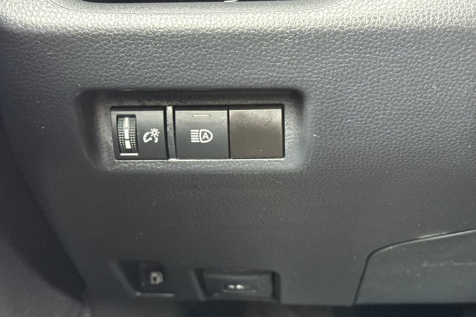 Used 2023 Toyota RAV4 XLE AWD/4WD image 30
