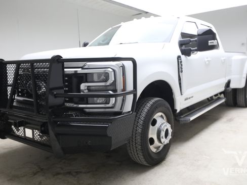 Used 2025 Ford F350 Lariat AWD/4WD image 1