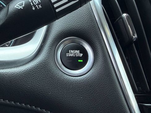 Used 2022 Chevrolet Traverse LT FWD image 23