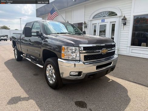 Used 2011 Chevrolet Silverado 2500 LT w/ Interior Plus Package RWD image 3