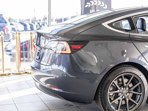 Used 2018 Tesla Model 3 Long Range image 12