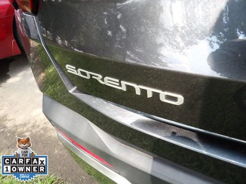 Used 2024 Kia Sorento S w/ Panoramic Sunroof Package FWD image 18