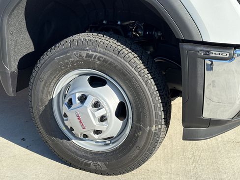 New 2026 GMC Sierra 3500 Pro w/ Fleet Convenience Package RWD image 6