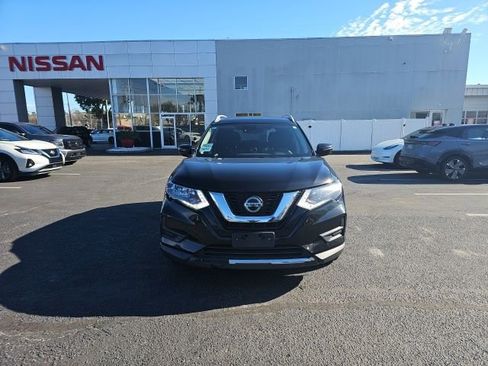 Used 2019 Nissan Rogue SV image 2