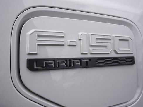 Used 2022 Ford F150 Lightning Lariat image 44