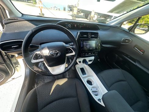 Used 2016 Toyota Prius Three Touring image 18