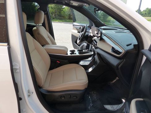 Used 2025 Buick Enclave Preferred FWD image 54