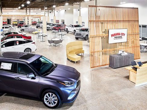 Used 2012 Jeep Wrangler Unlimited Rubicon w/ Connectivity Group image 13