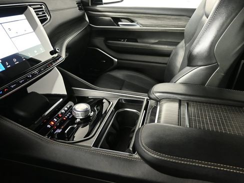 Used 2024 Jeep Wagoneer Series II w/ Flexible Seating Group AWD/4WD image 36