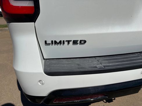 Used 2023 Ford Expedition Limited AWD/4WD image 9