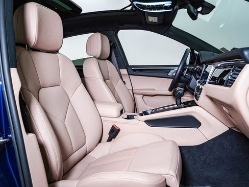 Certified 2025 Porsche Macan image 14