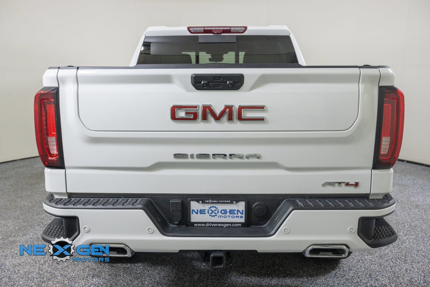 Used 2024 GMC Sierra 1500 AT4 w/ Technology Package AWD/4WD image 35