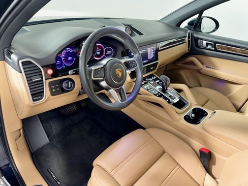 Certified 2023 Porsche Cayenne AWD/4WD image 4
