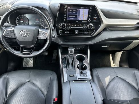 Used 2020 Toyota Highlander Limited image 3