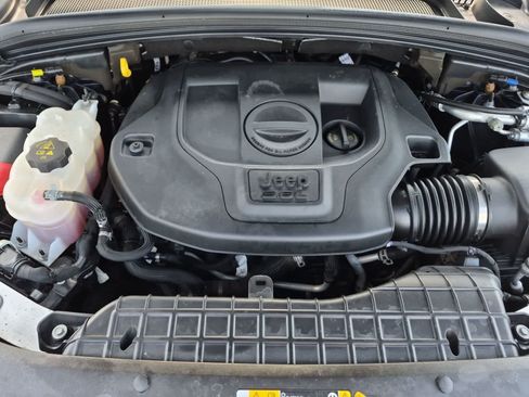 Used 2023 Jeep Grand Cherokee Overland AWD/4WD image 30