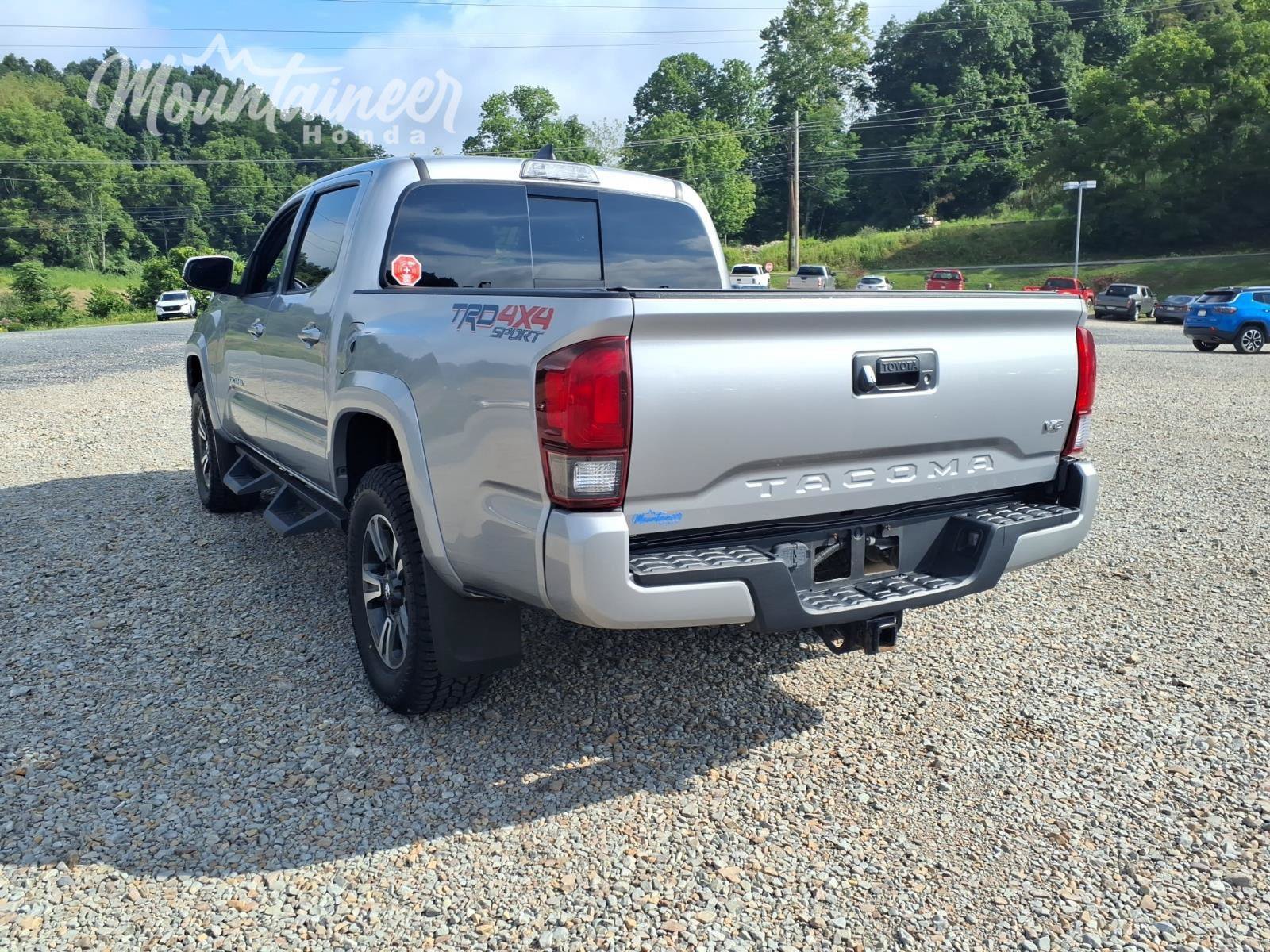 Used 2019 Toyota Tacoma TRD Sport AWD/4WD image 6