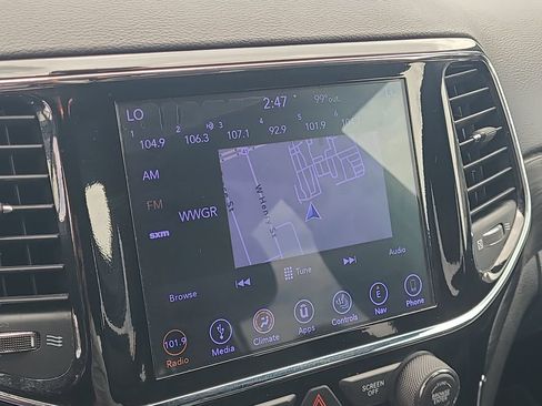 Used 2019 Jeep Grand Cherokee Altitude AWD/4WD image 18