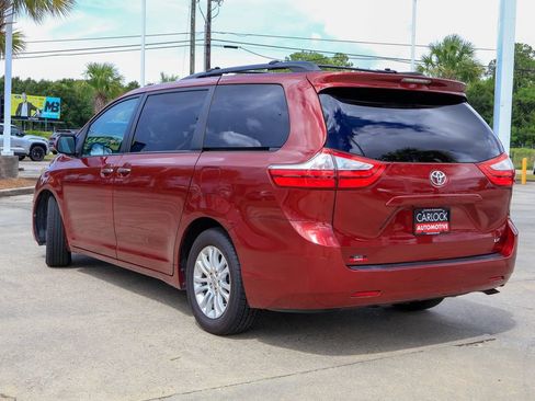 Used 2016 Toyota Sienna XLE FWD image 24