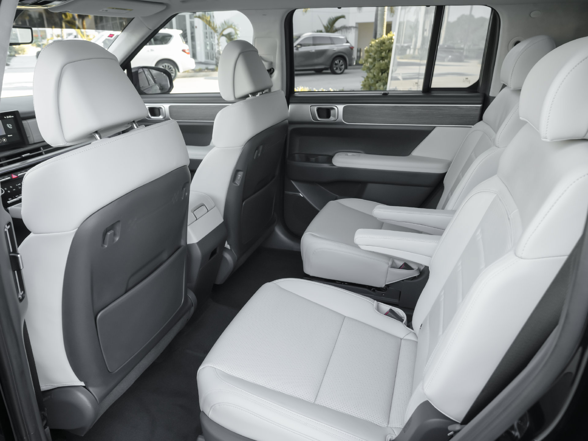 Used 2024 Hyundai Santa Fe Calligraphy FWD image 4