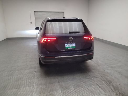 Used 2022 Volkswagen Tiguan SE FWD image 6