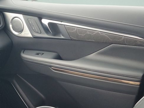 Used 2025 Buick Enclave Avenir FWD image 13