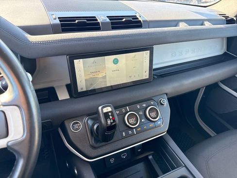 Used 2022 Land Rover Defender 90 image 17