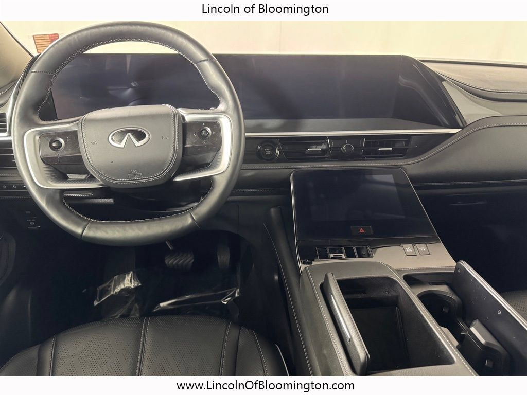 Used 2025 INFINITI QX80 Sensory AWD/4WD image 17