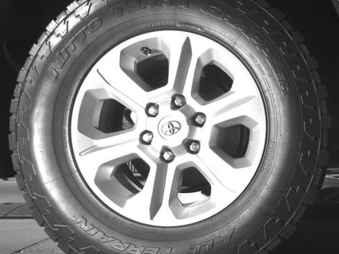 Used 2021 Toyota 4Runner SR5 AWD/4WD image 12