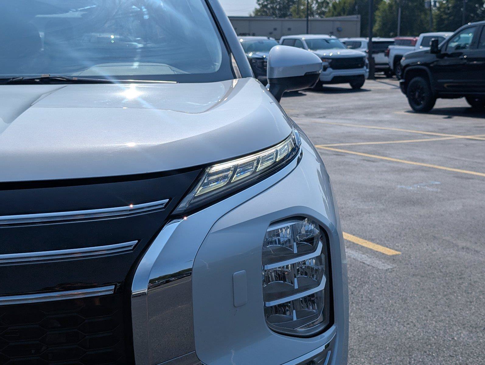 Used 2025 Mitsubishi Outlander SE AWD/4WD image 12