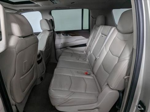 Used 2017 Cadillac Escalade ESV Luxury image 17