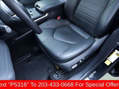 Used 2023 Toyota Highlander XLE AWD/4WD image 20