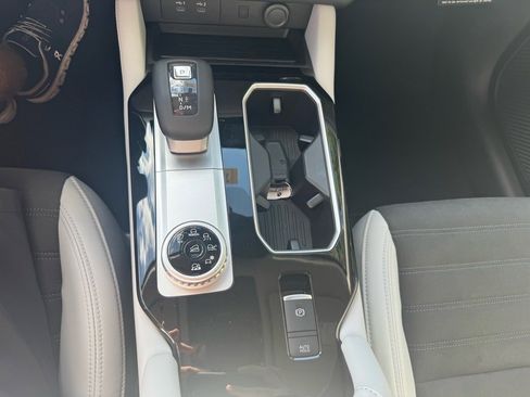 New 2025 Mitsubishi Outlander SE image 32