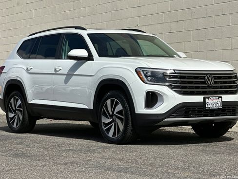 Used 2024 Volkswagen Atlas SE FWD image 1