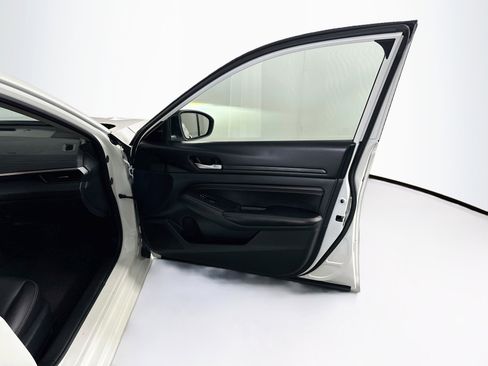 Used 2022 Nissan Altima 2.5 SR FWD image 29