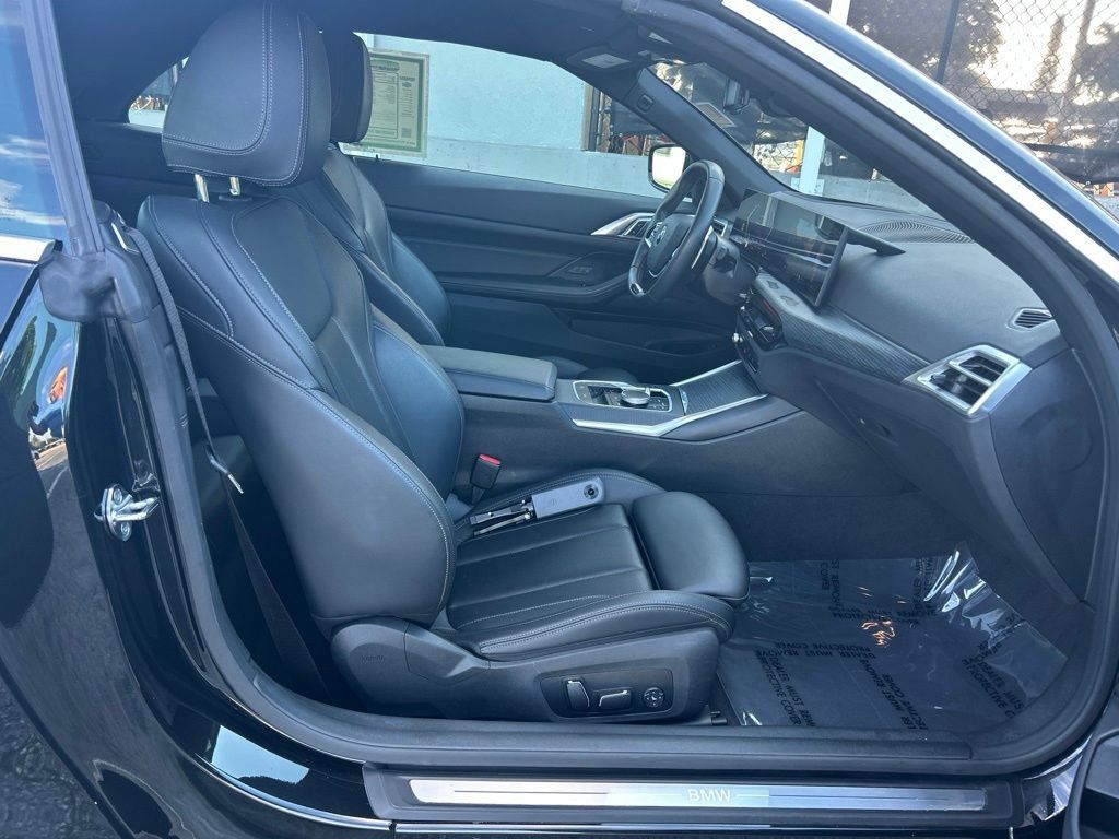 Used 2025 BMW 430i Convertible w/ Premium Package RWD image 21