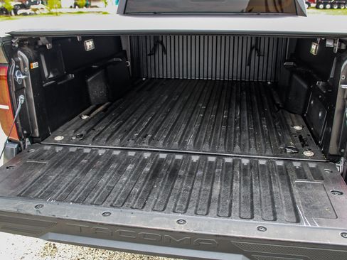 Used 2024 Toyota Tacoma TRD Sport w/ TRD Sport Premium Package AWD/4WD image 19