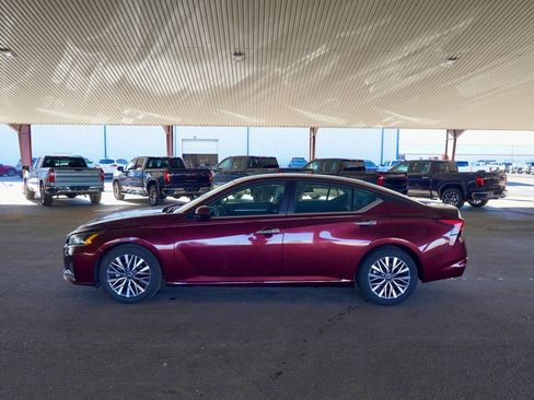 Used 2023 Nissan Altima 2.5 SV image 3