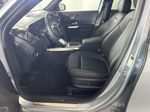 Used 2025 Mercedes-Benz GLB 250 image 3