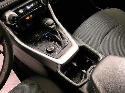 Used 2022 Toyota RAV4 LE image 17