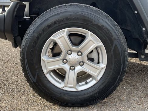 Used 2022 Jeep Wrangler Sport S image 19