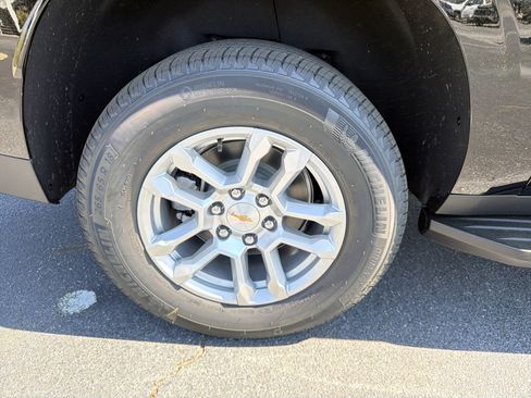 New 2026 Chevrolet Suburban LS image 18