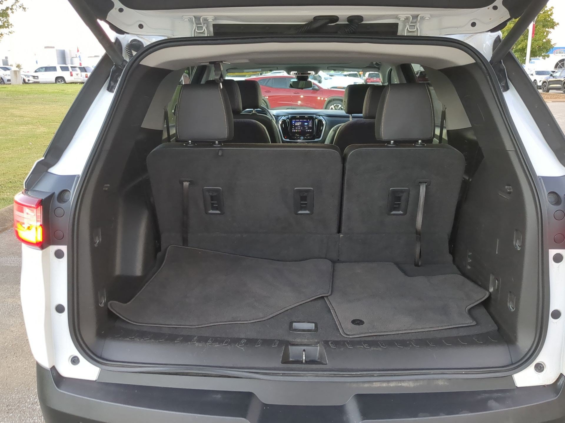 Used 2020 Chevrolet Traverse LT w/ LT Premium Package AWD/4WD image 22