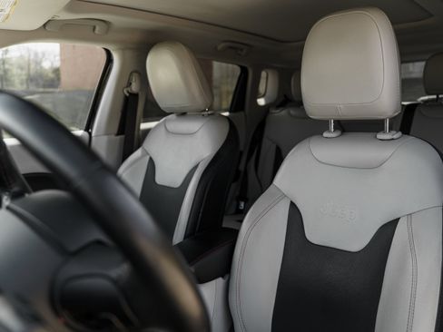 Used 2018 Jeep Compass Limited w/ Navigation Group image 18