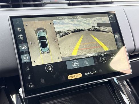 Used 2025 Land Rover Range Rover Sport SE image 14