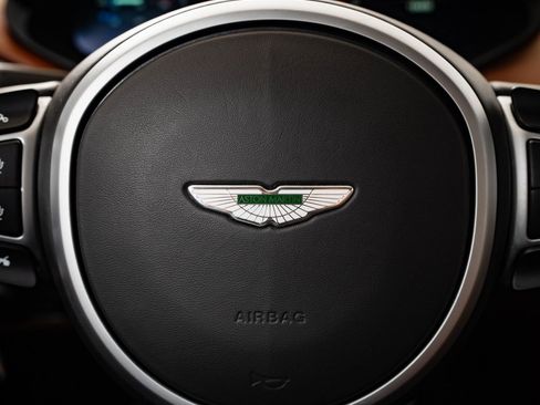 Used 2020 Aston Martin V8 Vantage Coupe image 34