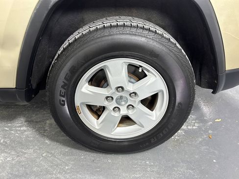 Used 2012 Jeep Grand Cherokee Laredo image 31