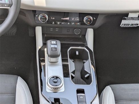 New 2025 Mitsubishi Outlander SE image 19