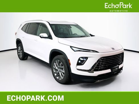 Used 2025 Buick Enclave Preferred image 1